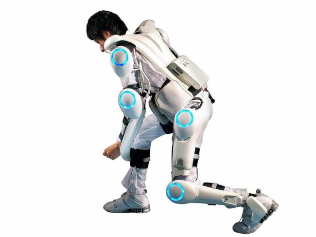 LG создала умный экзоскелет CLOi SuitBot, который называют носимым роботом